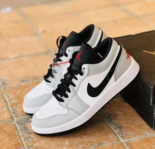کتونی نایک جردن مستر کوالیتی درجه ۱/ سایز بندی ۳۷ تا ۴۰ /تک و عمده موجود Nike Jordan